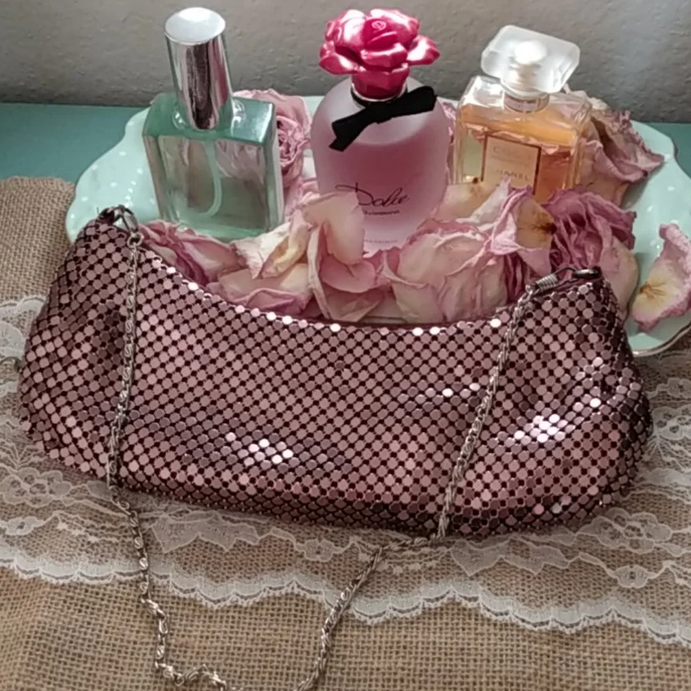 🖐️3/$15🖐️ Clutch purse, hand strap (NWOT)